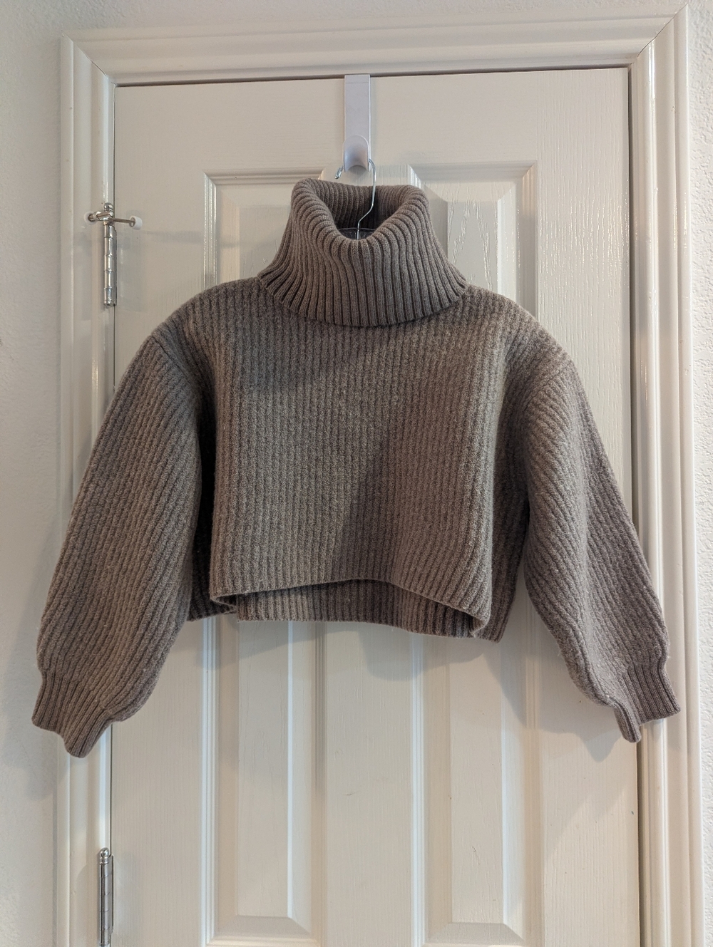 Aritzia Babaton Guell Crop Wool Sweater